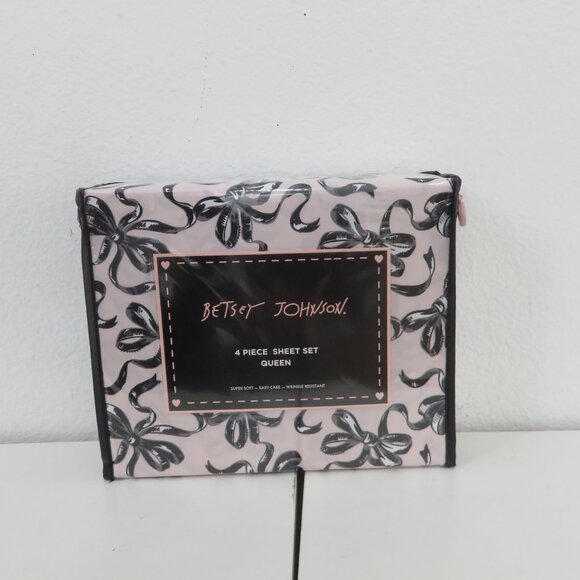 4 Piece Betsey Johnson queen size Bow print sheet